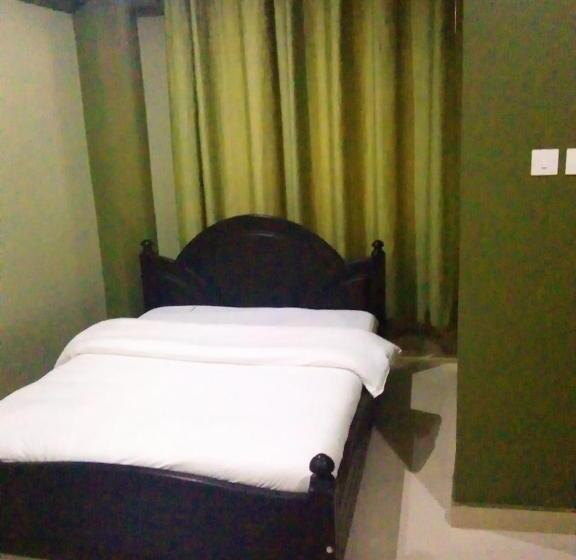 اتاق استاندارد یک نفره, Suzie Hotel Kampala Uganda