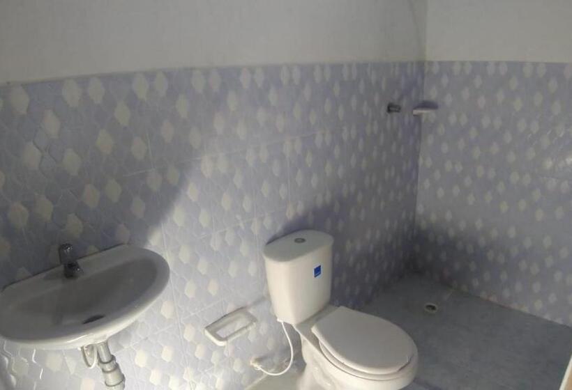تختخواب در اتاق مشترک, Urantia Beach Hostel & Camping