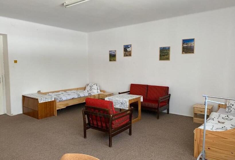 اتاق استاندارد سه تخته با سرویس بهداشتی مشترک, Turistická Ubytovňa Shb ,štrbské Pleso   Vysoké Tatry
