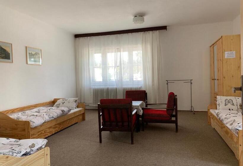 اتاق استاندارد سه تخته با سرویس بهداشتی مشترک, Turistická Ubytovňa Shb ,štrbské Pleso   Vysoké Tatry