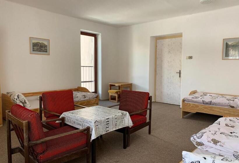 اتاق استاندارد سه تخته با سرویس بهداشتی مشترک, Turistická Ubytovňa Shb ,štrbské Pleso   Vysoké Tatry