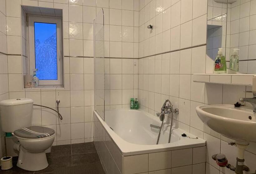 اتاق استاندارد سه نفره, Turistická Ubytovňa Shb ,štrbské Pleso   Vysoké Tatry