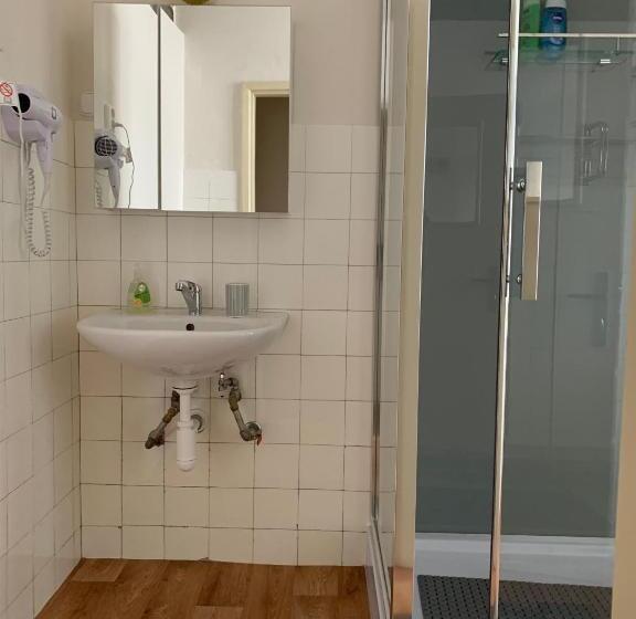 اتاق استاندارد چهار تخته, Turistická Ubytovňa Shb ,štrbské Pleso   Vysoké Tatry