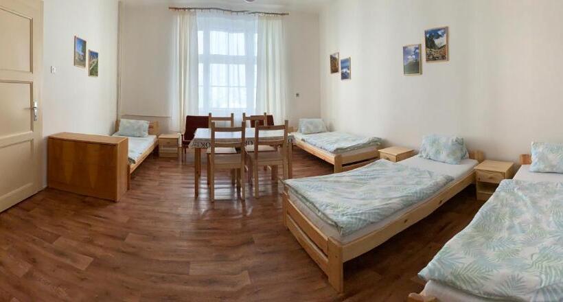 اتاق استاندارد چهار تخته, Turistická Ubytovňa Shb ,štrbské Pleso   Vysoké Tatry