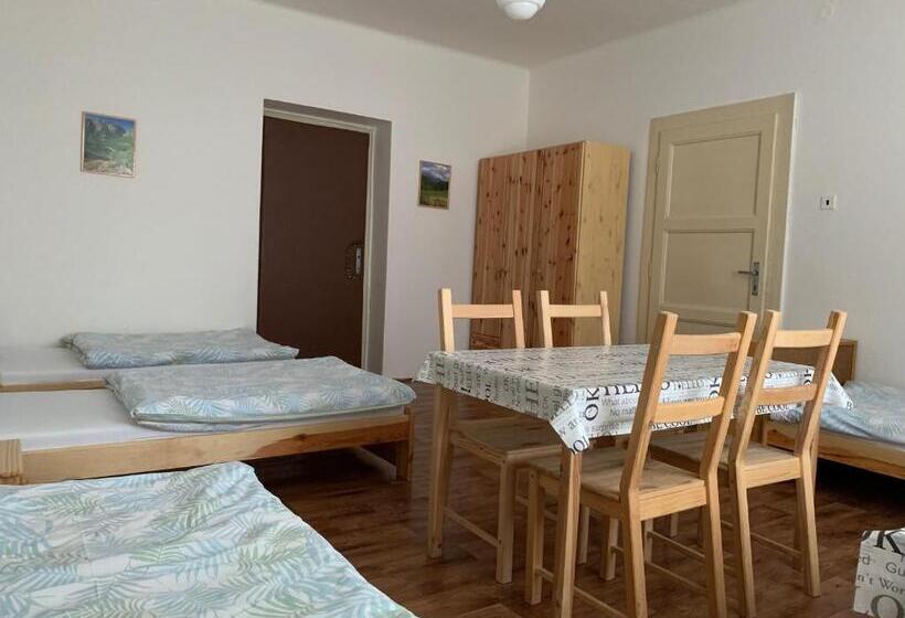 اتاق استاندارد چهار تخته, Turistická Ubytovňa Shb ,štrbské Pleso   Vysoké Tatry