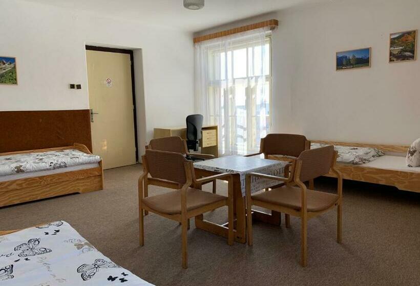 اتاق استاندارد سه تخته با سرویس بهداشتی مشترک, Turistická Ubytovňa Shb ,štrbské Pleso   Vysoké Tatry