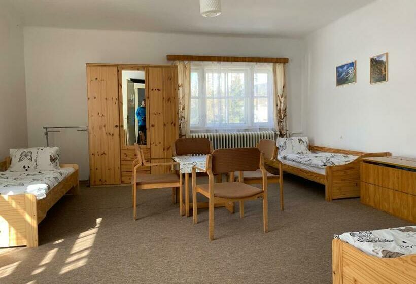 اتاق استاندارد سه تخته با سرویس بهداشتی مشترک, Turistická Ubytovňa Shb ,štrbské Pleso   Vysoké Tatry