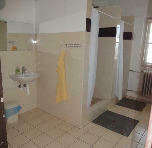 اتاق استاندارد با سرویس بهداشتی مشترک, Turistická Ubytovňa Shb ,štrbské Pleso   Vysoké Tatry