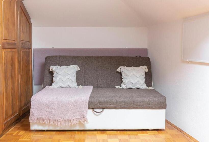 استودیوی استاندارد, Bed And Breakfast Mili Vrh