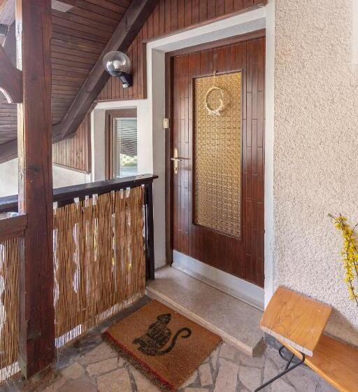 استودیوی استاندارد, Bed And Breakfast Mili Vrh