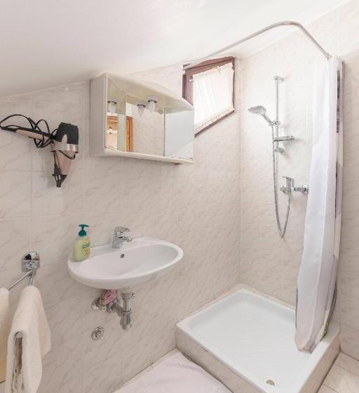 استودیوی استاندارد, Bed And Breakfast Mili Vrh
