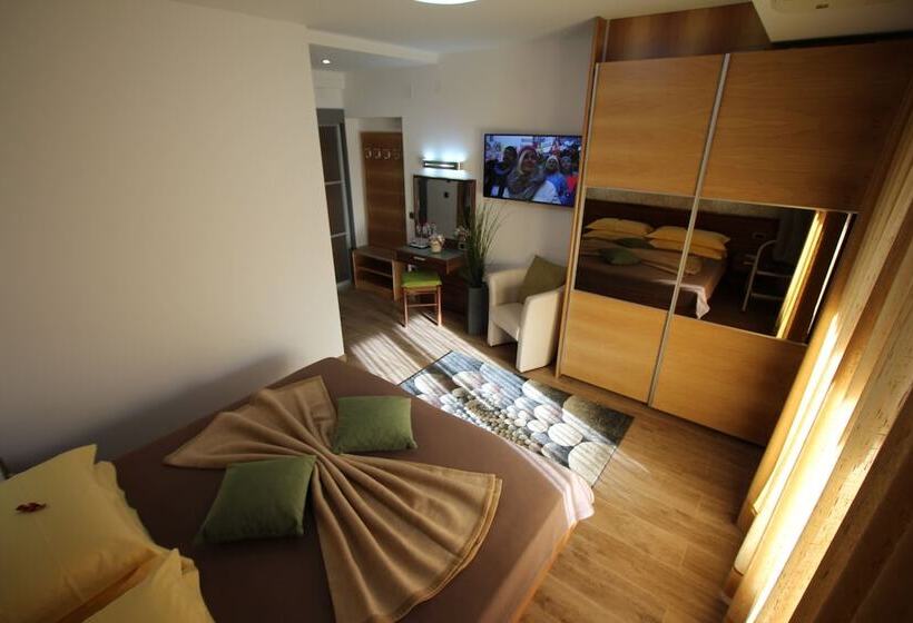 آپارتمان 1 خوابه با چشمانداز دریا, Pension Silvia