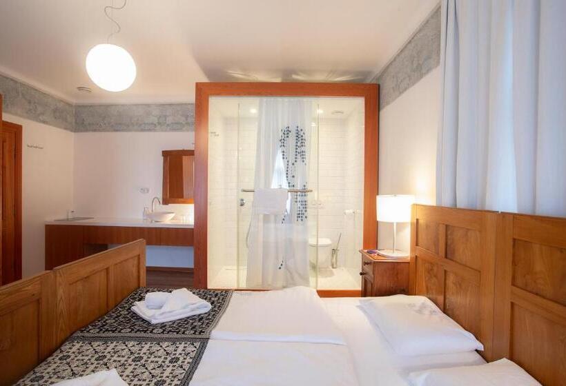 اتاق استاندارد سه نفره, Pr Gavedarjo Eco Heritage B&b