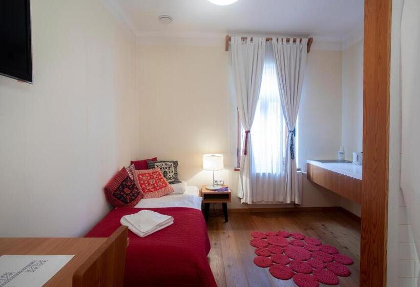 اتاق استاندارد یک نفره, Pr Gavedarjo Eco Heritage B&b