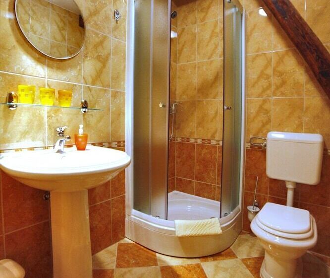 اتاق راحتی سه تخته, Bed & Breakfast šilak