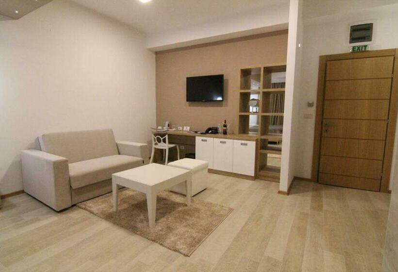 سوئیت جونیور با ماساژ آبی, Gardenia Hotel & Spa
