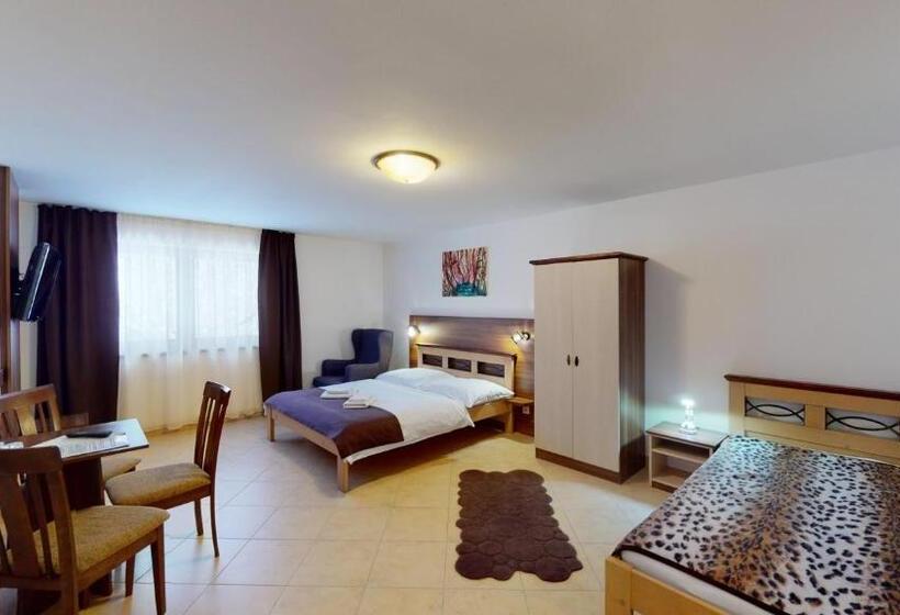 اتاق استاندارد سه نفره, Garni Hotel Fatra