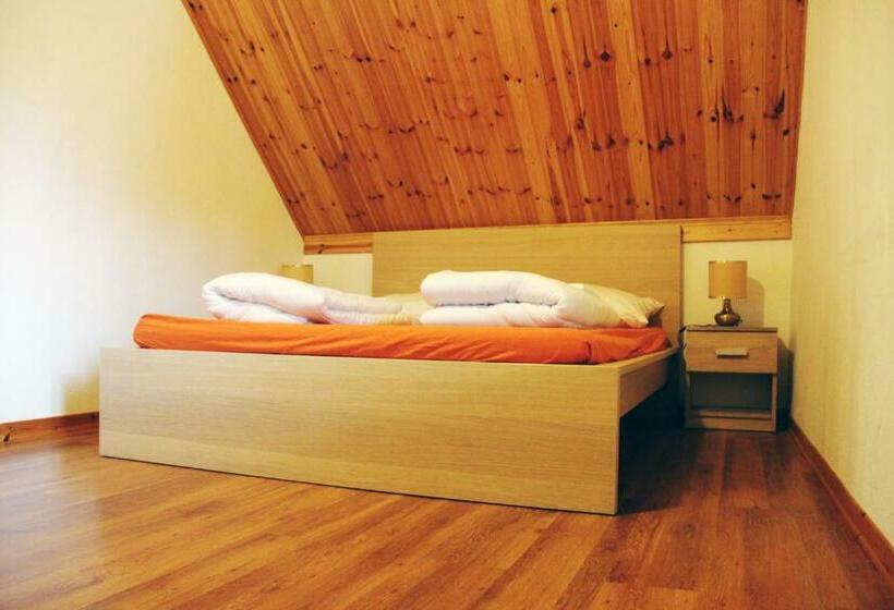 اتاق استاندارد با سرویس بهداشتی مشترک, Hostel Bovec