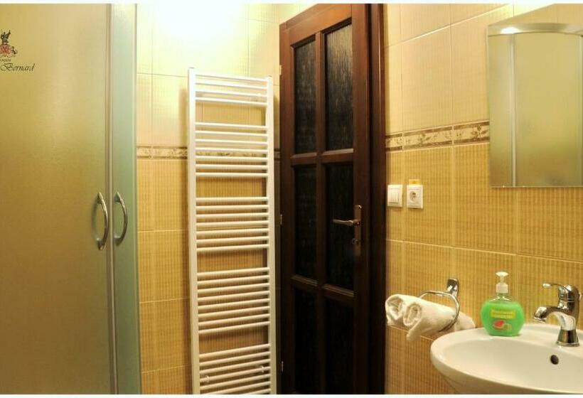 اتاق خانوادگی, B&b Sant Bernard