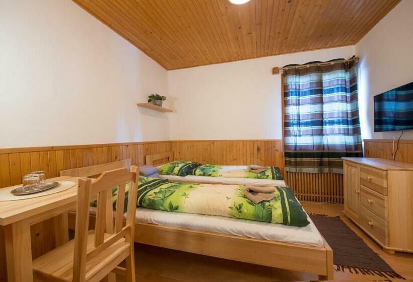 اتاق استاندارد با سرویس بهداشتی مشترک, Bilíkova Chata   Horský