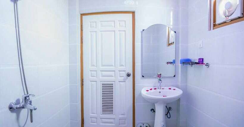 Superior Room, Rich