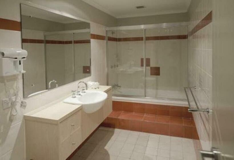 اتاق لوکس با تخت بزرگ, Rose Palace Hotel, Gulberg