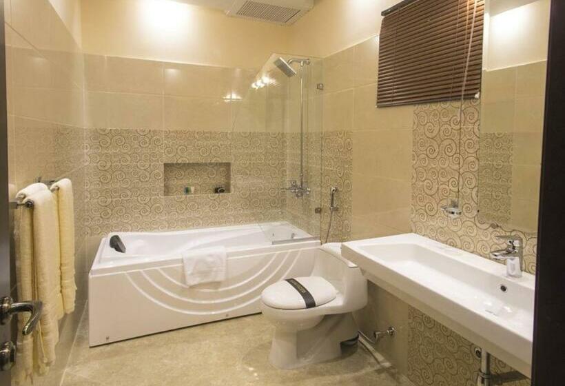 سوییت اجرایی, Royaute Luxury Suites And Hotel Gulberg Lahore