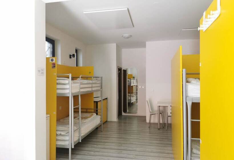 تختخواب در اتاق مشترک, Most Hostel