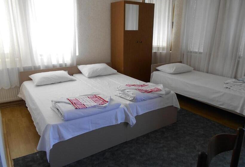 اتاق استاندارد سه نفره, Residence Krstanoski