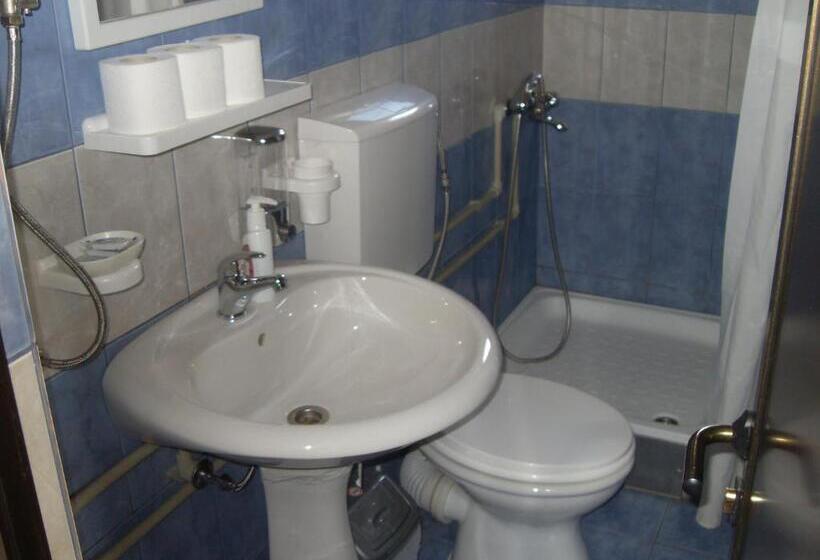 اتاق استاندارد سه نفره, Residence Krstanoski
