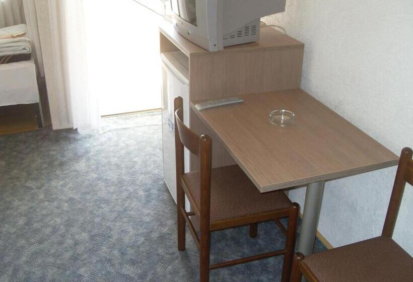 اتاق استاندارد سه نفره, Residence Krstanoski