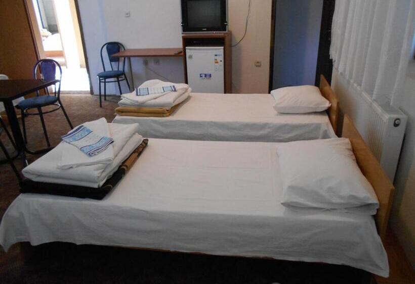 اتاق استاندارد چهار تخته, Residence Krstanoski