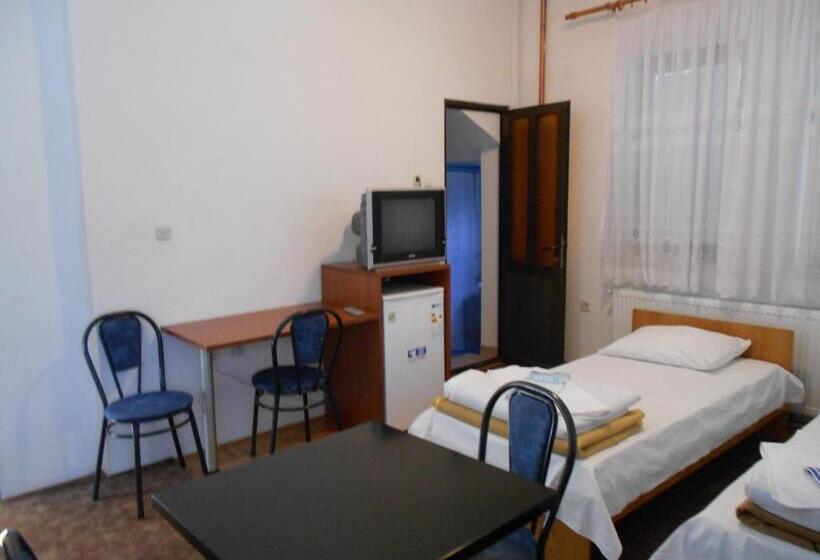 اتاق استاندارد چهار تخته, Residence Krstanoski