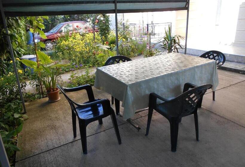 اتاق استاندارد سه نفره, Residence Krstanoski
