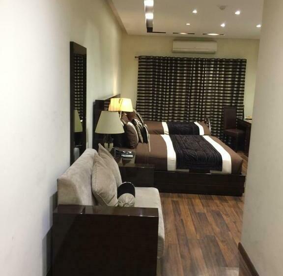 اتاق سوپریور سه تخته, Royaute Luxury Suites And Hotel Gulberg Lahore