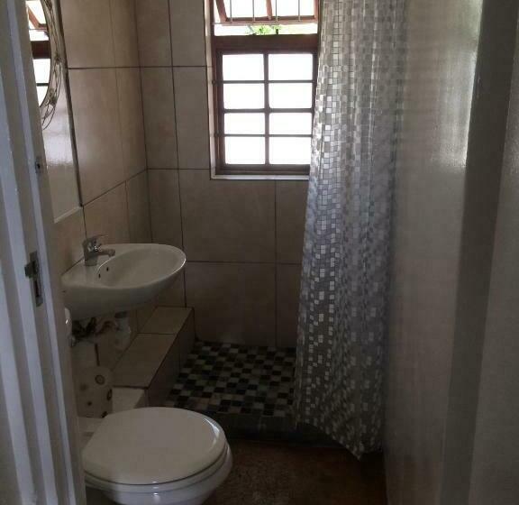 اتاق استاندارد با سرویس بهداشتی مشترک, Hermanus Backpackers & Budget Accommodation