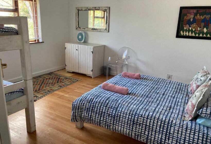 اتاق خانوادگی با سرویس بهداشتی مشترک, Hermanus Backpackers & Budget Accommodation