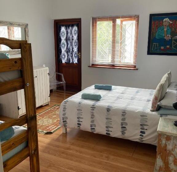 اتاق خانوادگی با سرویس بهداشتی مشترک, Hermanus Backpackers & Budget Accommodation