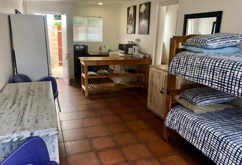 اتاق خانوادگی, Hermanus Backpackers & Budget Accommodation