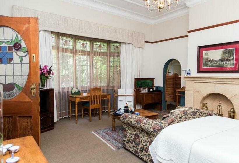اتاق لوکس, Devereux Lodge