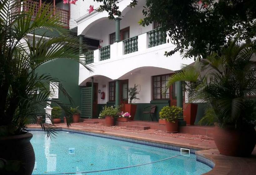 اتاق لوکس, Devereux Lodge
