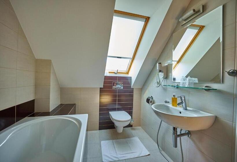 سوییت, Pension & Restaurant Patriot Trnava