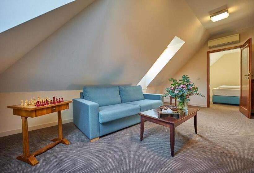 سوییت, Pension & Restaurant Patriot Trnava