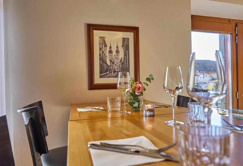 اتاق کلاس بیزنس, Pension & Restaurant Patriot Trnava