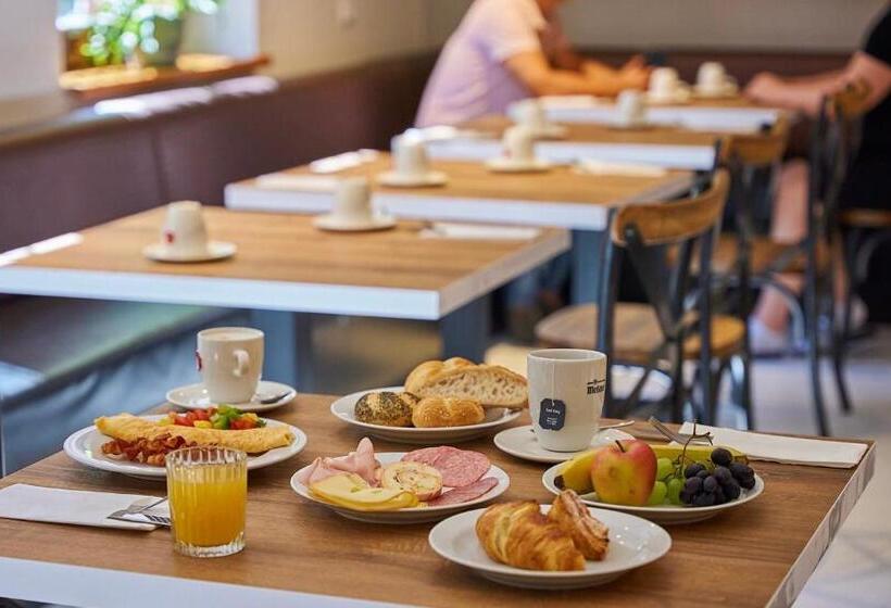 اتاق کلاس بیزنس, Pension & Restaurant Patriot Trnava