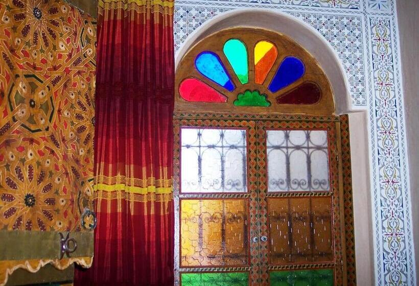 سوییت, Riad Benchekroun