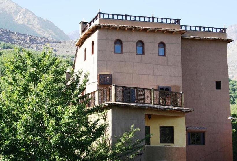 اتاق استاندارد با چشم‌انداز استخر, Riad Jnane Imlil