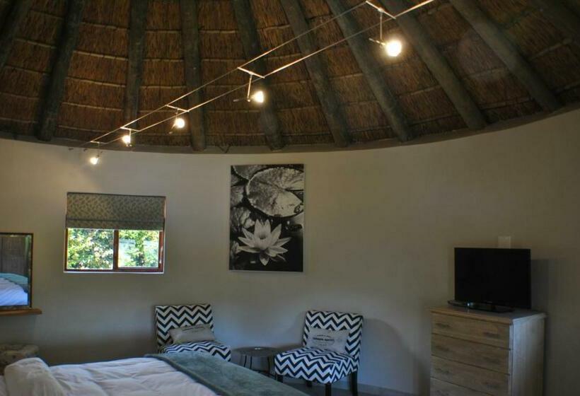 Deluxe Room Mountain View, Roundhouse Guesthouse