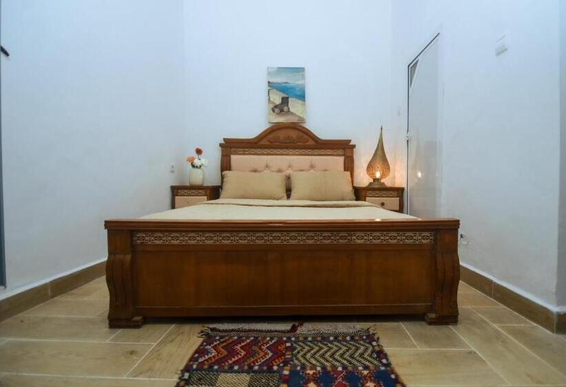 خانه 2 خوابه, Riad Nakhla