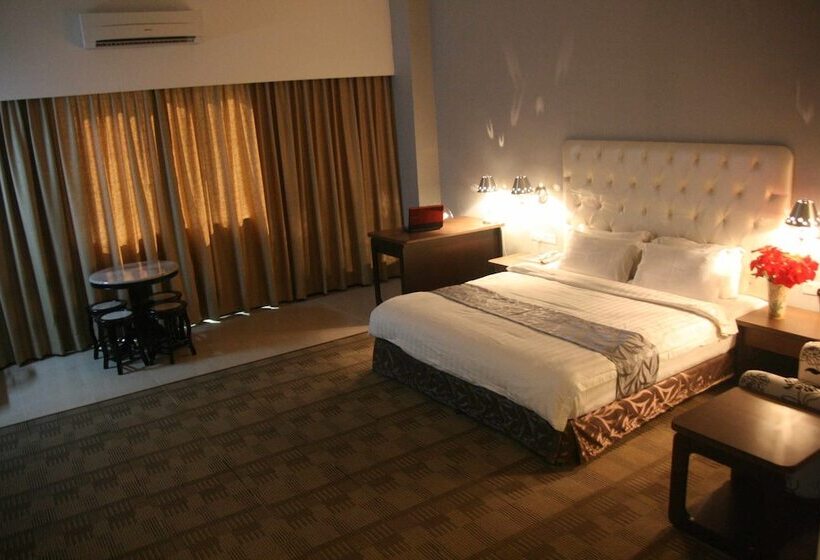 سوییت خانوادگی, Ritz Garden Hotel Manjung